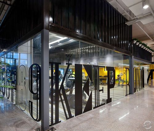 环境艺术设计中的戏剧性空间营造——以第20张图片为例